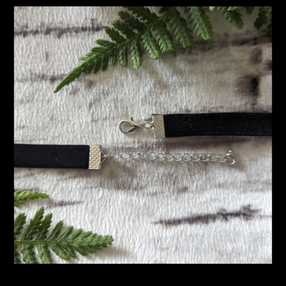 🩷 Skull Choker - Picture 2 of 3